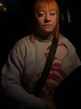 Snapshot of poussichienne chatting on March 17, 2026, 5:10 am poussichienne online show from March 17, 2026, 5:10 am