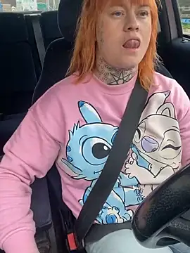 Snapshot of poussichienne chatting on March 13, 2026, 11:15 am poussichienne online show from March 13, 2026, 11:15 am