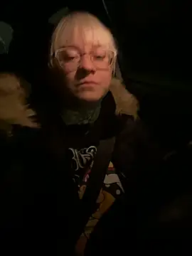 Snapshot of poussichienne chatting on February 17, 2026, 4:21 am poussichienne online show from February 17, 2026, 4:21 am