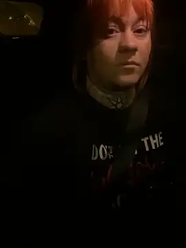 Snapshot of poussichienne chatting on March 7, 2026, 4:19 am poussichienne online show from March 7, 2026, 4:19 am