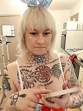 Snapshot of poussichienne chatting on February 21, 2026, 5:04 pm poussichienne online show from February 21, 2026, 5:04 pm