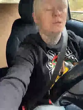 Snapshot of poussichienne chatting on February 24, 2026, 11:22 am poussichienne online show from February 24, 2026, 11:22 am