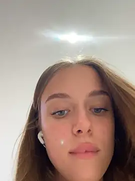 enjoy my beauty online show from February 26, 2025, 4:19 am