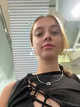 enjoy my beauty online show from March 15, 2025, 4:35 am