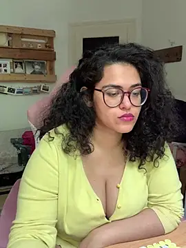 Curvydesifromgermany online show from May 7, 2026, 1:14 pm