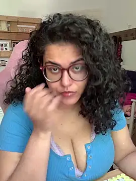 Curvydesifromgermany online show from May 4, 2026, 1:14 pm