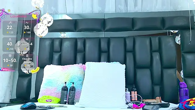 AuraRoss online show from October 22, 2025, 7:02 pm