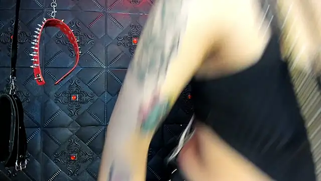 Snapshot of annavi_ chatting on October 10, 2025, 7:04 pm annavi online show from October 10, 2025, 7:04 pm