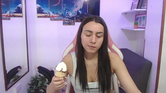 EmmaMyerss  online show from January 31, 2025, 10:31 pm