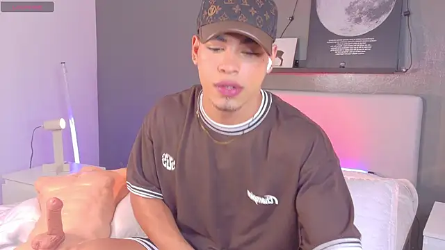 Snapshot of Ken-boy_ chatting on October 31, 2025, 11:29 am Ken-boy online show from October 31, 2025, 11:29 am