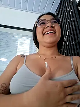 -VICKKY online show from April 22, 2026, 2:13 pm