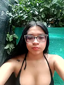 -VICKKY online show from February 17, 2025, 2:38 pm