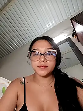 Snapshot of -VICKKY chatting on November 28, 2025, 3:50 am -VICKKY online show from November 28, 2025, 3:50 am