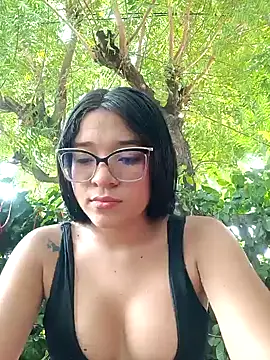 -VICKKY online show from February 25, 2025, 7:16 pm