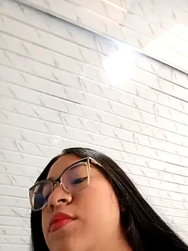 Snapshot of -VICKKY chatting on October 16, 2025, 1:52 pm -VICKKY online show from October 16, 2025, 1:52 pm