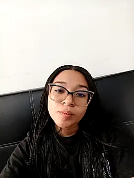 Snapshot of -VICKKY chatting on November 1, 2025, 2:33 pm -VICKKY online show from November 1, 2025, 2:33 pm