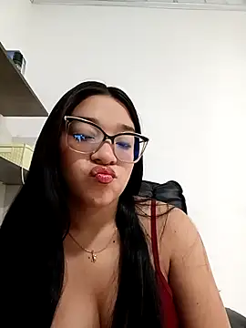 Snapshot of -VICKKY chatting on November 29, 2025, 1:55 pm -VICKKY online show from November 29, 2025, 1:55 pm