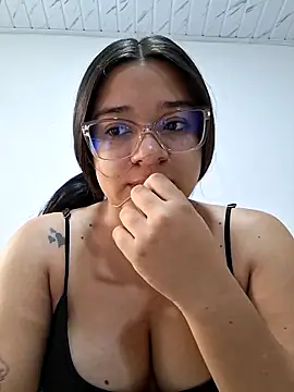 Snapshot of -VICKKY chatting on June 16, 2026, 1:44 pm -VICKKY online show from June 16, 2026, 1:44 pm