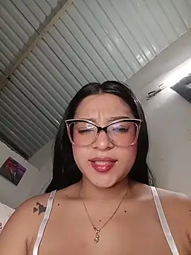 Snapshot of -VICKKY chatting on October 30, 2025, 2:32 am -VICKKY online show from October 30, 2025, 2:32 am