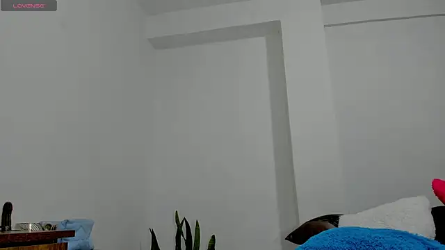 sofiaparker8 online show from May 5, 2026, 12:13 am