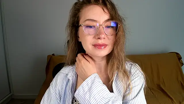 Snapshot of Mia_Tasty chatting on July 16, 2026, 6:32 am Mia Tasty online show from July 16, 2026, 6:32 am