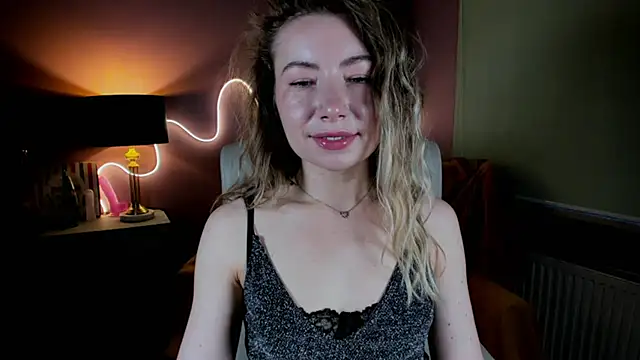 Snapshot of Mia_Tasty chatting on December 14, 2025, 2:22 pm Mia Tasty online show from December 14, 2025, 2:22 pm