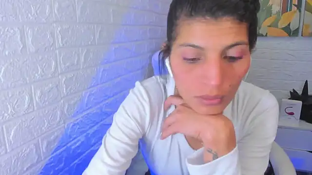 ImCrazzy online show from February 13, 2025, 1:37 pm