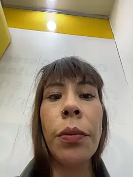 Snapshot of iriiina_veneno chatting on November 20, 2025, 10:42 pm iriiina veneno online show from November 20, 2025, 10:42 pm