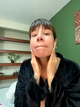 Snapshot of iriiina_veneno chatting on November 14, 2025, 10:35 pm iriiina veneno online show from November 14, 2025, 10:35 pm