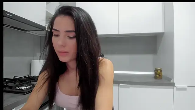 Snapshot of Emmapmg chatting on November 17, 2025, 10:25 pm Emmapmg online show from November 17, 2025, 10:25 pm