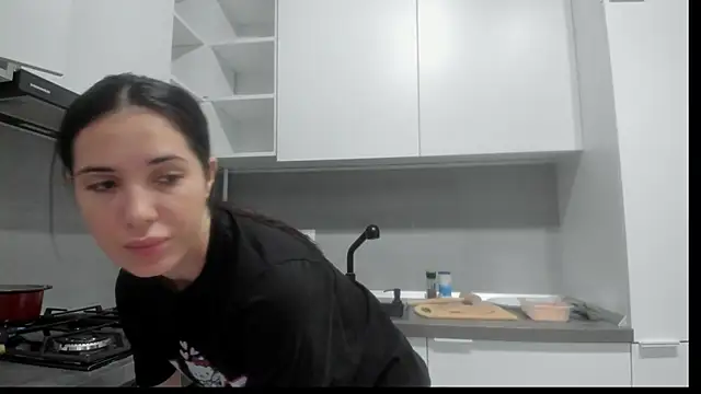 Snapshot of Emmapmg chatting on December 18, 2025, 4:44 pm Emmapmg online show from December 18, 2025, 4:44 pm