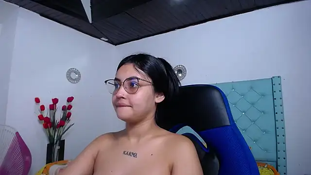 Snapshot of antonella_sweetlittle chatting on March 4, 2026, 12:02 pm antonella sweetlittle online show from March 4, 2026, 12:02 pm