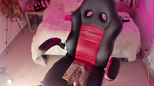 Snapshot of anyclark_ chatting on October 17, 2025, 3:54 am anyclark online show from October 17, 2025, 3:54 am