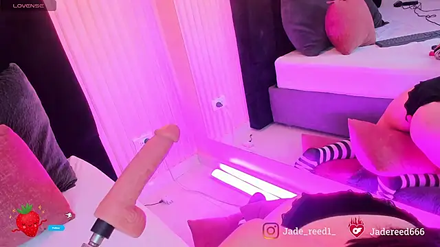 Snapshot of jade_reeed chatting on February 16, 2026, 6:45 am jade reeed online show from February 16, 2026, 6:45 am