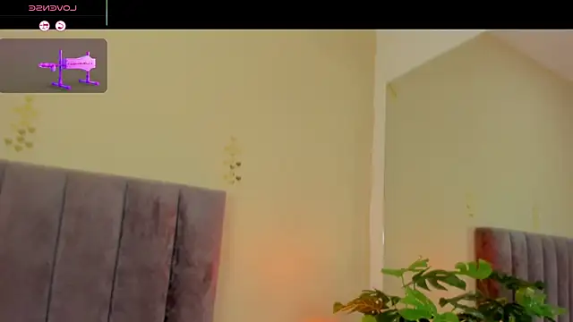 Snapshot of Megan_Thompsonn chatting on May 4, 2026, 1:47 pm Megan Thompsonn online show from May 4, 2026, 1:47 pm