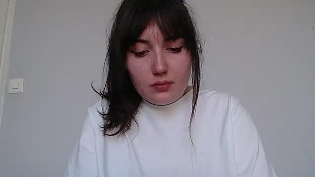 Lynylou online show from March 18, 2026, 4:41 pm