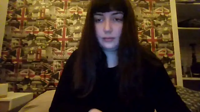 Lynylou online show from December 18, 2025, 9:51 pm