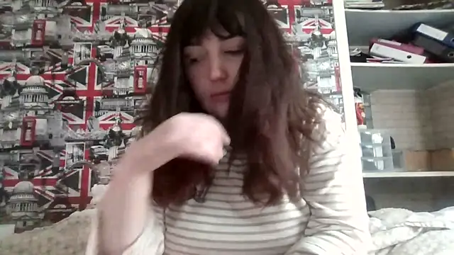 Lynylou online show from November 3, 2025, 9:46 am