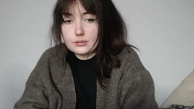 Lynylou online show from March 17, 2026, 6:11 pm