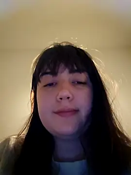 Lynylou online show from May 11, 2026, 3:41 am