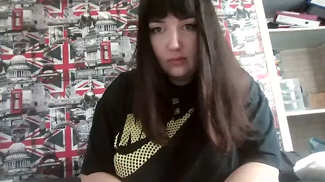 Lynylou online show from November 2, 2025, 12:10 pm