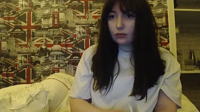 Lynylou online show from February 8, 2026, 11:24 pm