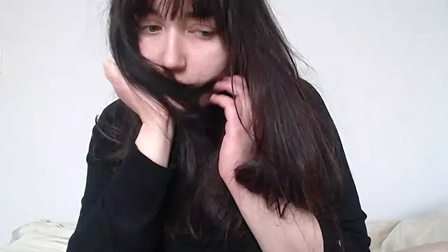 Lynylou online show from April 1, 2026, 12:39 pm