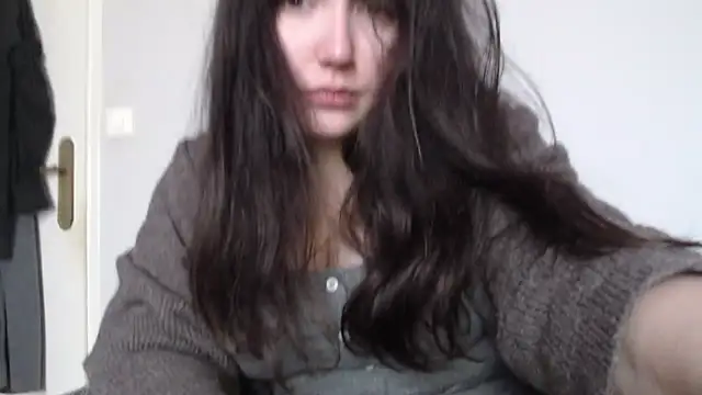 Lynylou online show from March 11, 2026, 1:27 pm