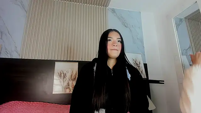 kendall as online show from February 26, 2025, 2:38 pm