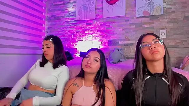 kendall as online show from December 4, 2024, 8:23 pm