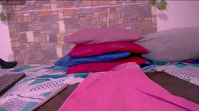 CrazyRousex online show from February 18, 2026, 3:19 pm