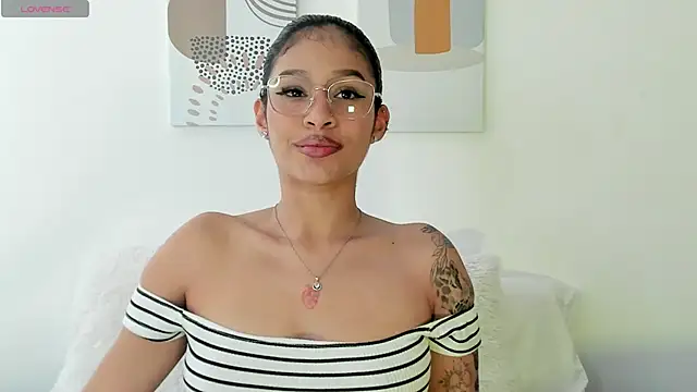 Snapshot of SeleneClark chatting on November 19, 2025, 8:42 pm SeleneClark online show from November 19, 2025, 8:42 pm