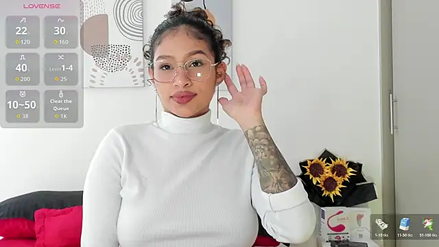 Snapshot of SeleneClark chatting on October 27, 2025, 7:37 pm SeleneClark online show from October 27, 2025, 7:37 pm