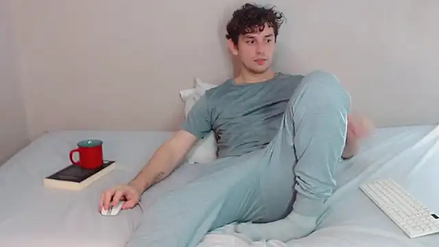 Elio555 online show from February 3, 2025, 3:09 am